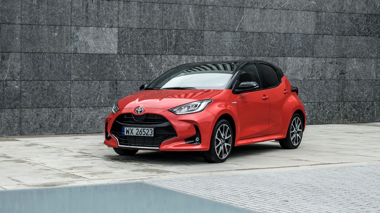 HATCHBACK TOYOTA YARIS NOWYM LIDEREM W EUROPIE